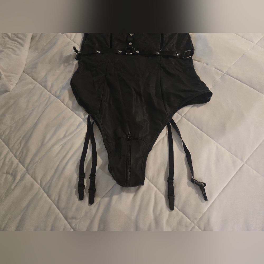 Black Sleeveless Bodysuit with Straps - Picture 3 of 4